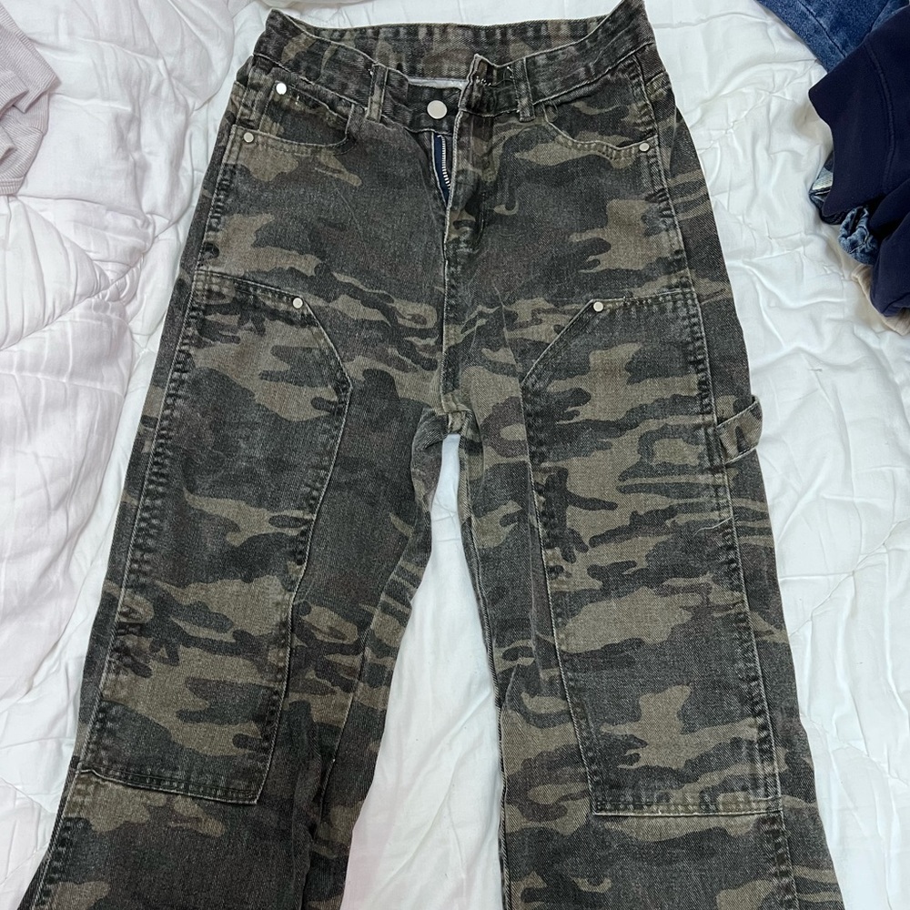 Camouflage cargo